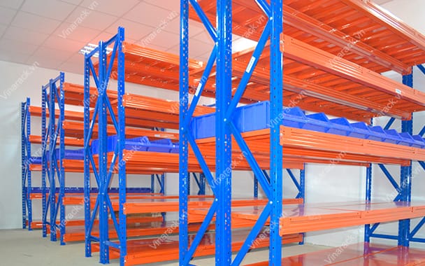 Kệ kho trung tai ở Đồng Nai