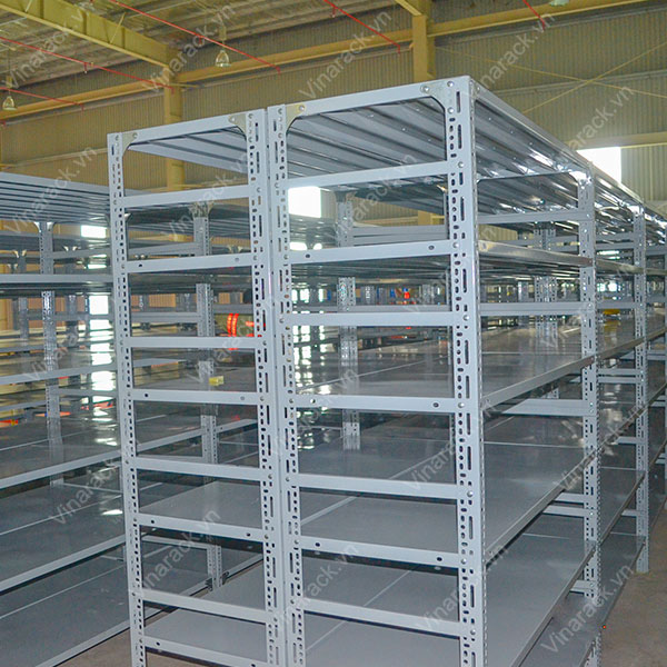 Hệ thống kệ chứa hàng tải trọng nặng Selective Rack trong nhà kho phân phối logistics hiện đại Kệ thép nhiều tầng lưu trữ hàng hóa bền chắc